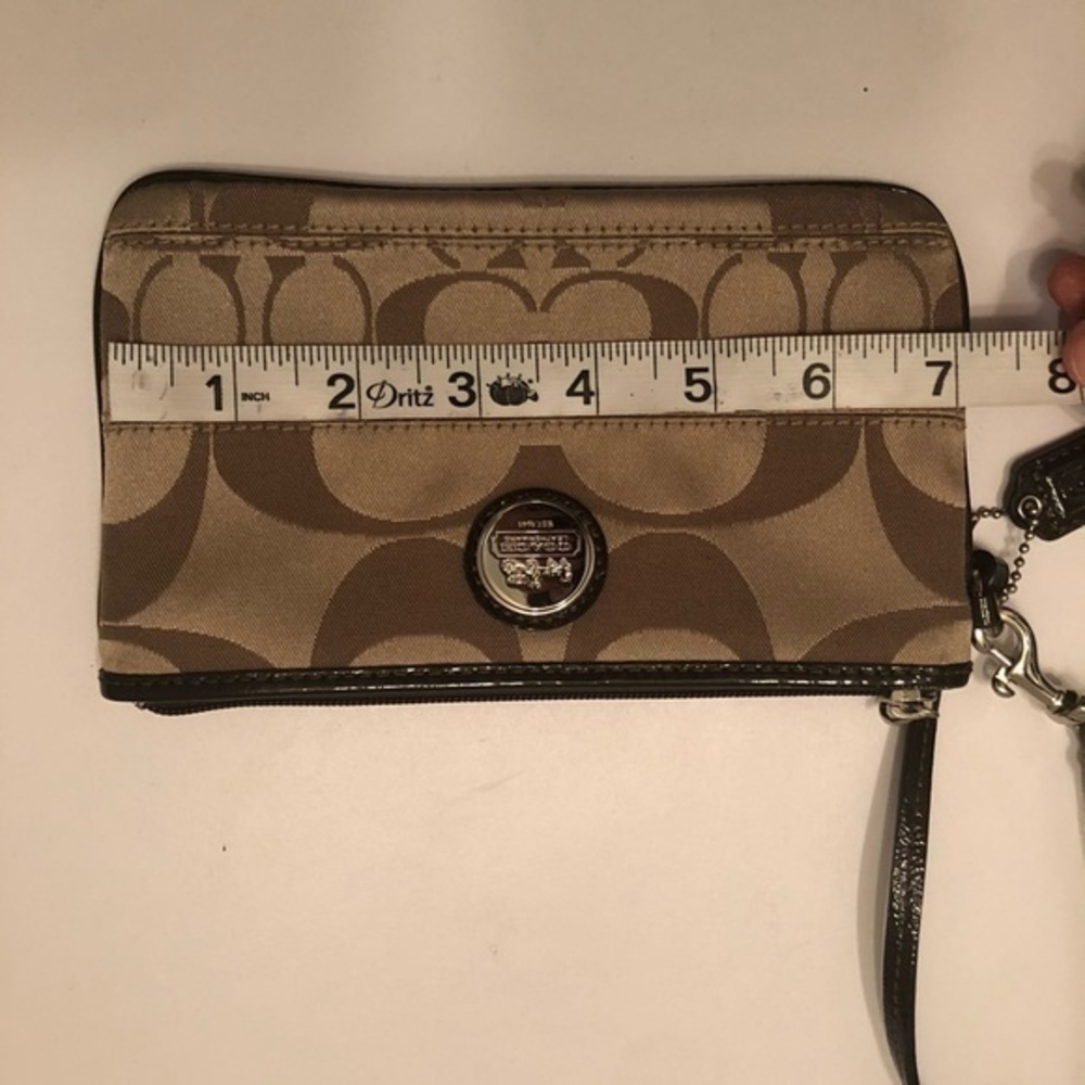 Coach brown khaki signature wristlet clutch bag - Picture 3 of 5